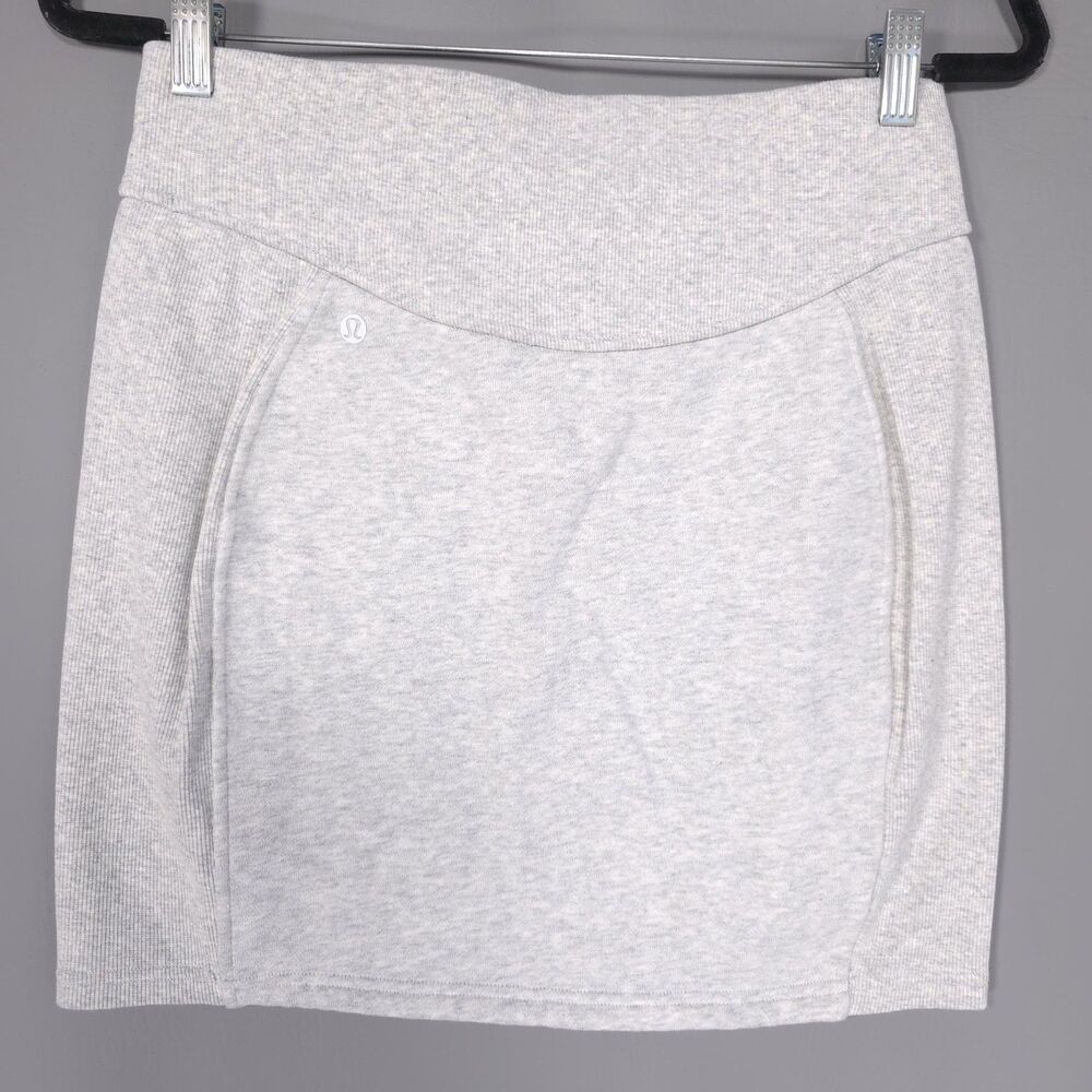 LULULEMON Women's Athletic Mini Skirt MEDIUM Gray Ribbed Heather LW8ALUS